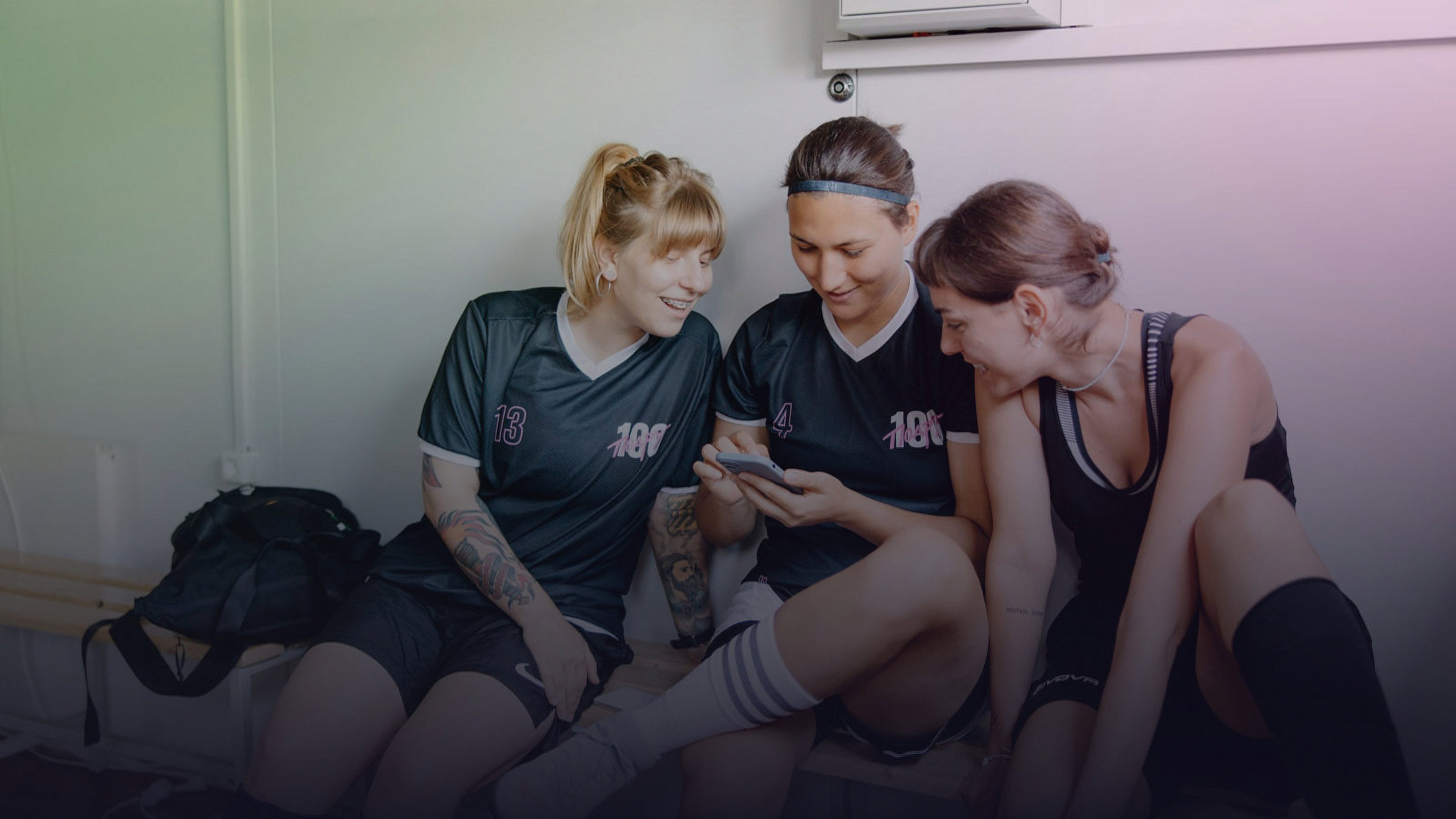 Symbolbild zum Thema: sportlinker athletes smartphone team.